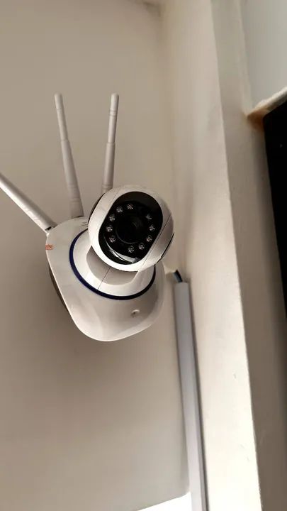 Câmera Ip 3 Antenas Wifi Wireless 3ª Geração Visão Noturna Cor Branco