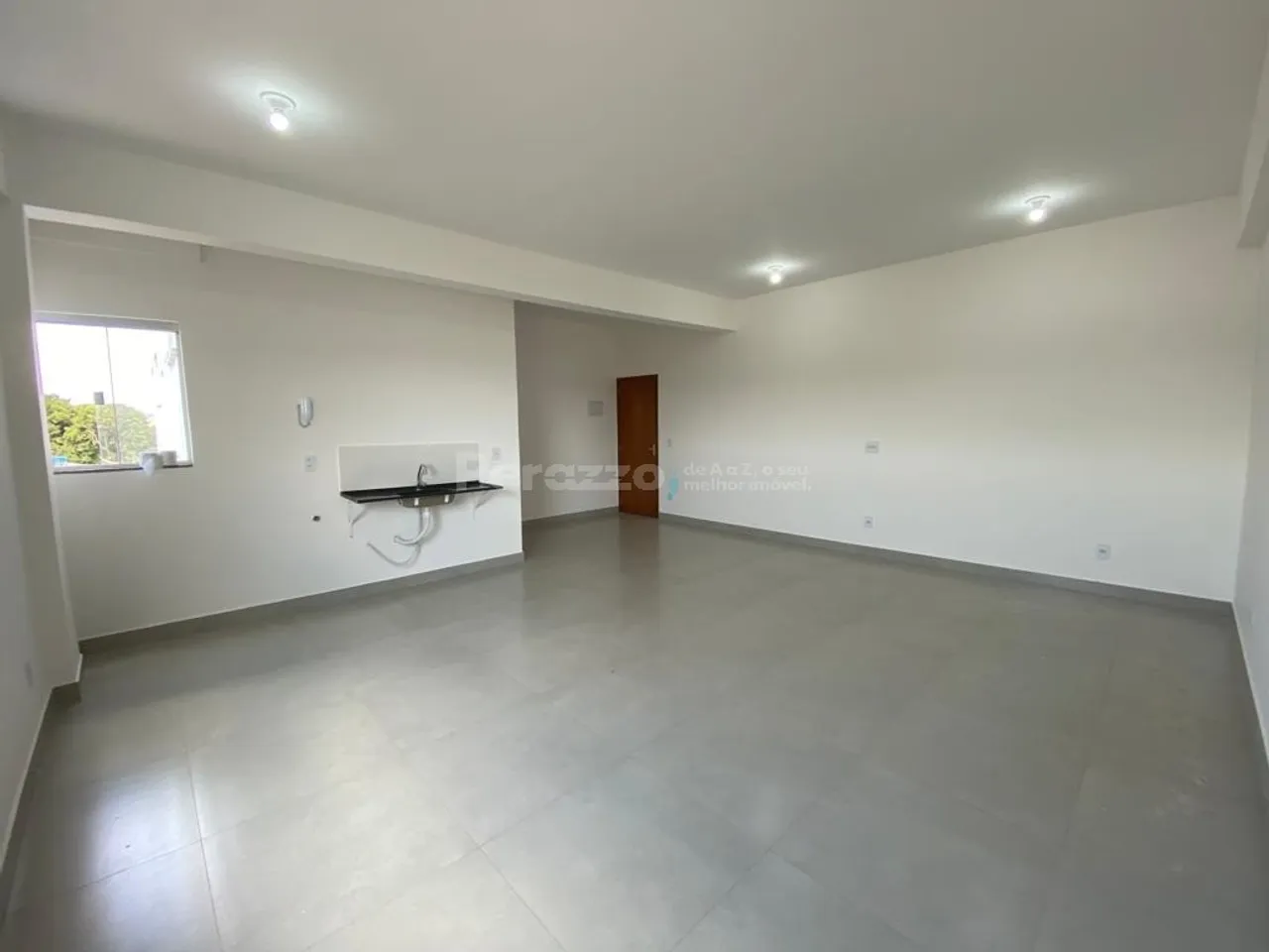 1º e 2º ALUGUEL GRÁTIS! Sala vão livre no Centro de São Sebastião por R$990,00. TAXA DE IP