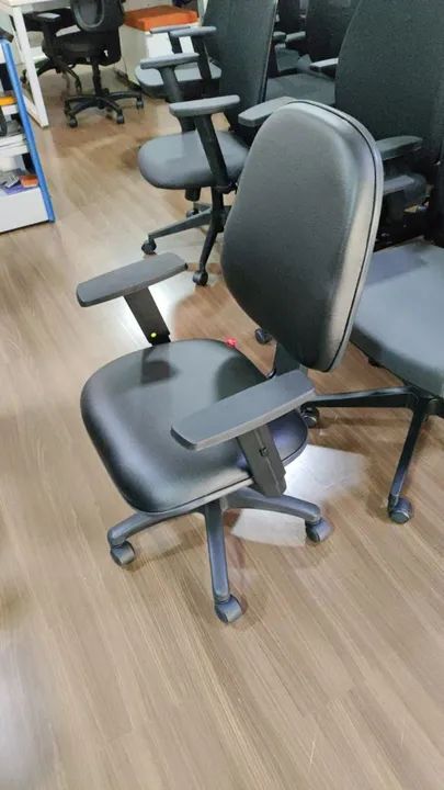Cadeira ergonômica giratória executiva - Foto 2
