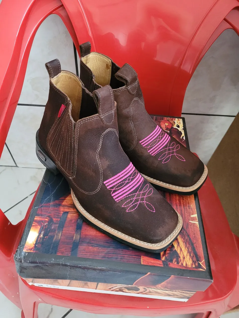 Bota de Couro Marrom