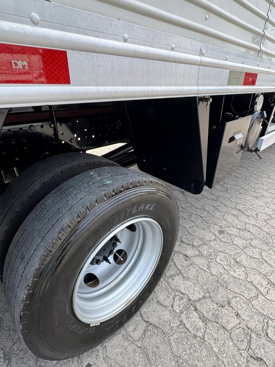 Caminhão Volkswagen Delivery 11.180 DRC 4x2 - Foto 10