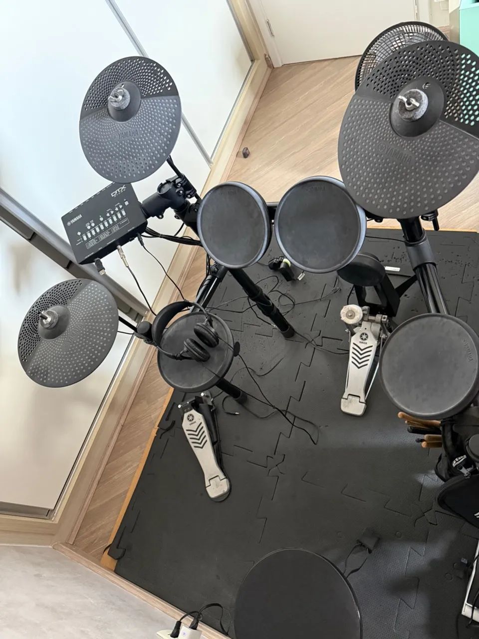 Bateria eletrônica Yamaha DTX432k completa + Brinde
