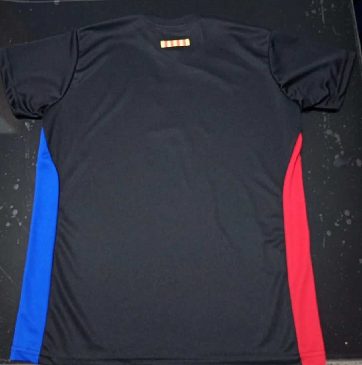 Camiseta de Futebol Barcelona - Tamanho G - Foto 2