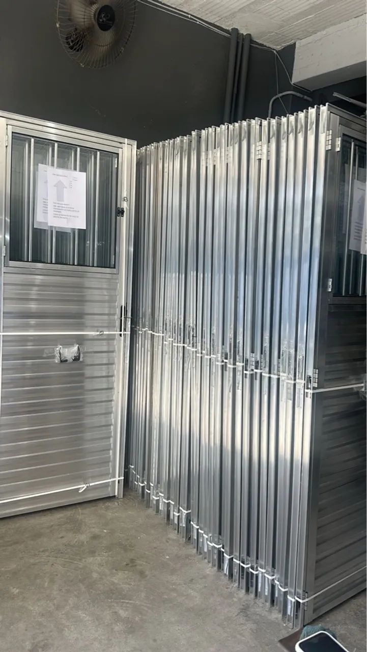 Portas de Alumínio com Vidro e Grade 80CM - Queima de Estoque! - Foto 2