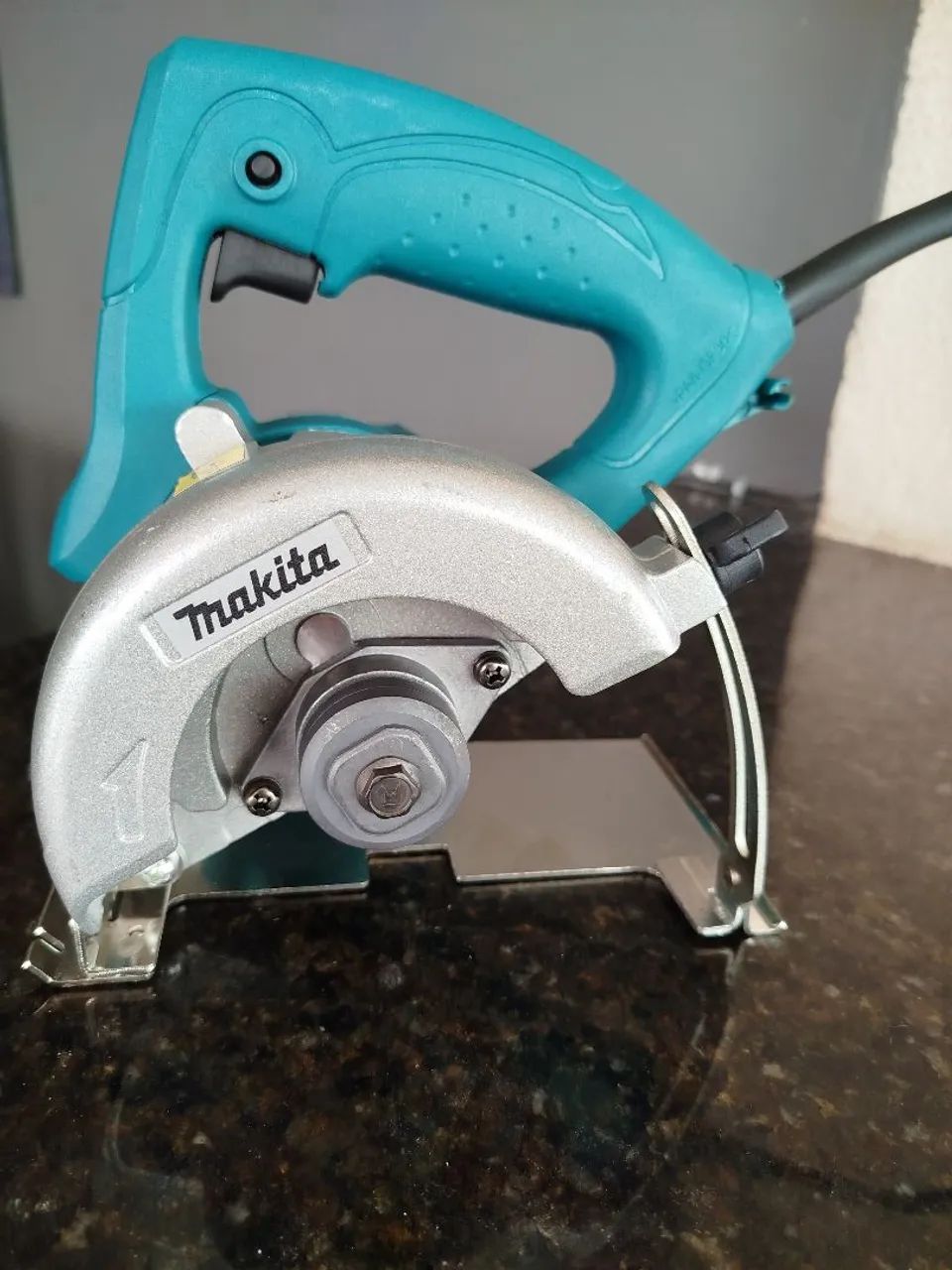 Serra mármore Makita corta 45 graus kit refrigeração NOVA.