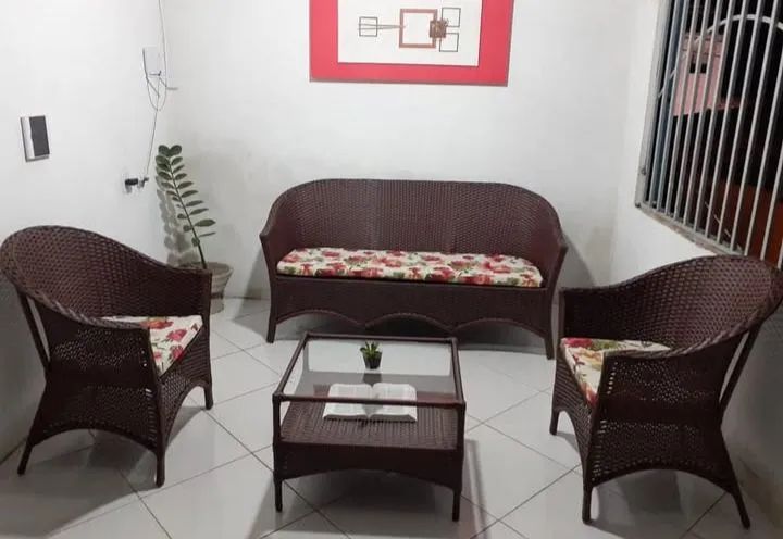 Conjunto de Sofá, Poltrona e Mesa de Centro em Vime - Foto 2