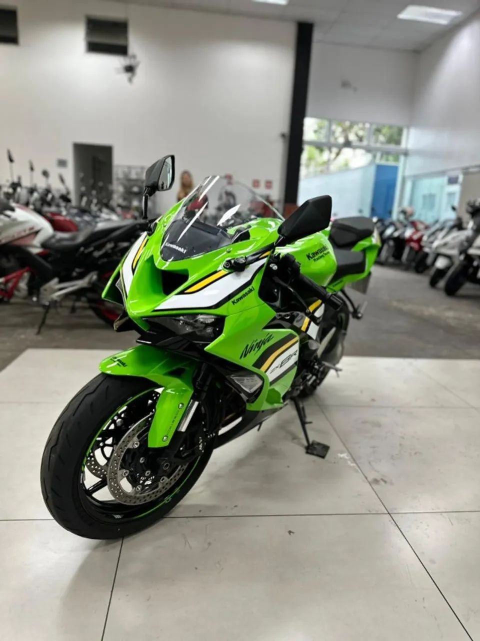 きゃん Kawasaki Ninja ZX-6R 2025, a nova cara das competições de