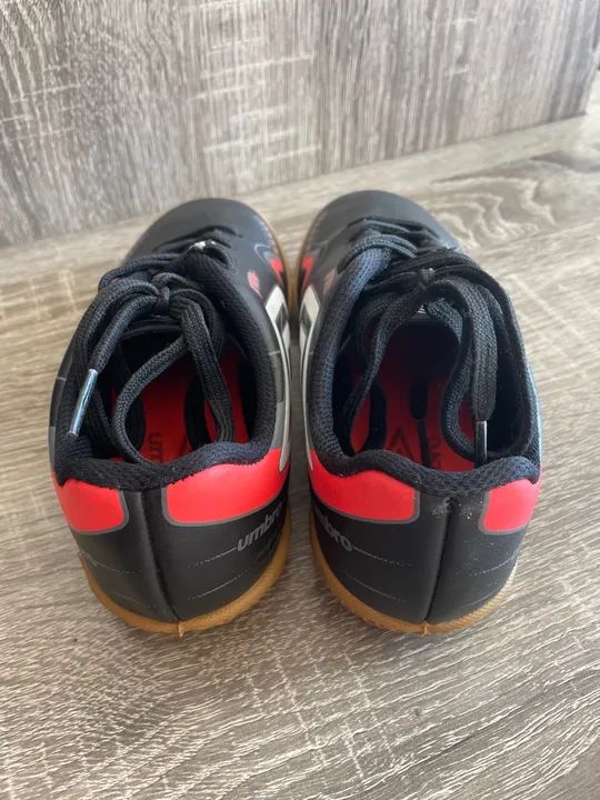 Chuteira Futsal Umbro Prisma+ 29 - Foto 2