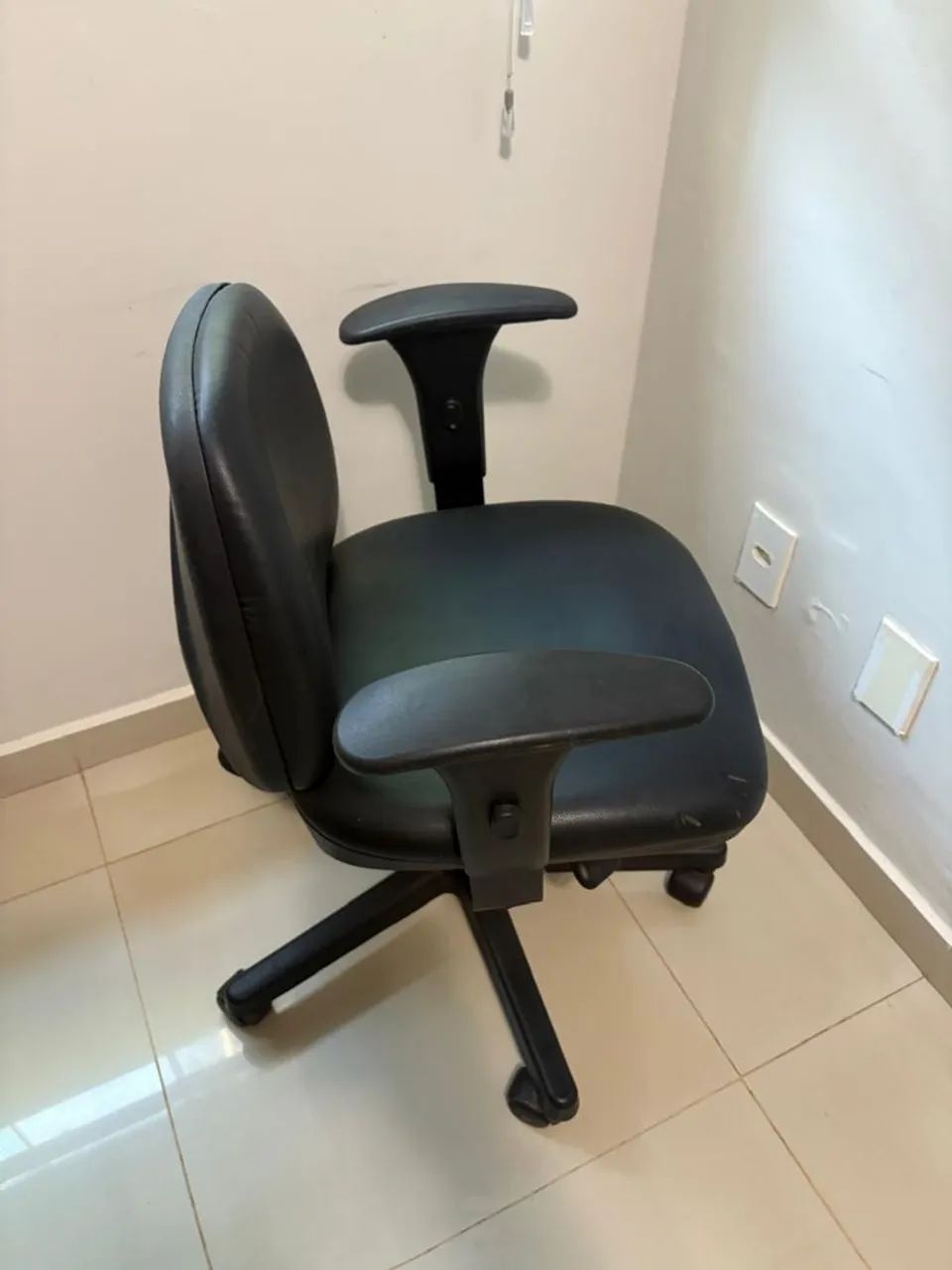 Cadeira de Escritório Confortável e Funcional - Foto 2