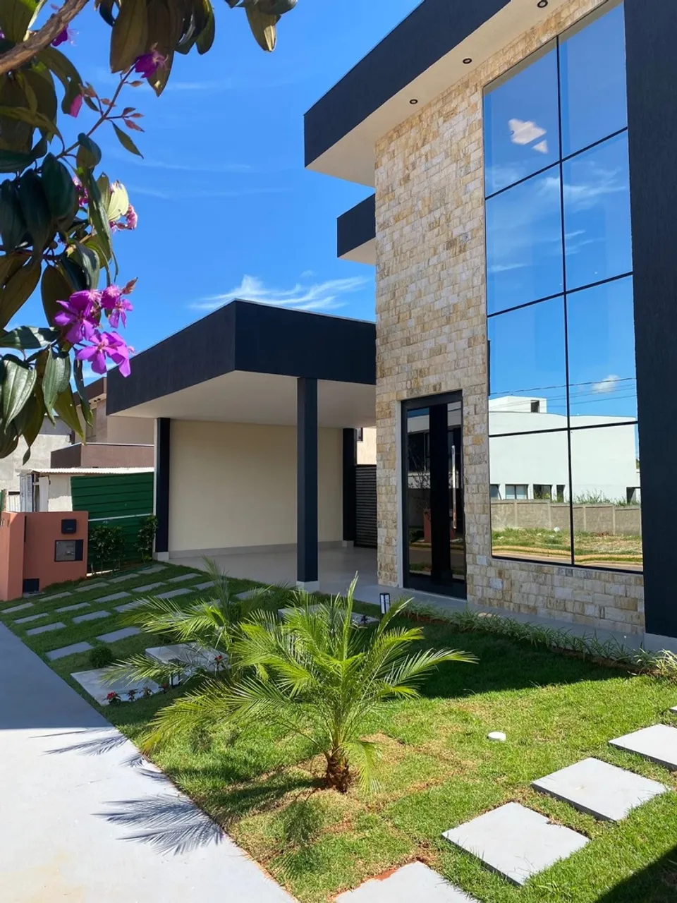 Alugo linda casa no condomínio Le Jardin