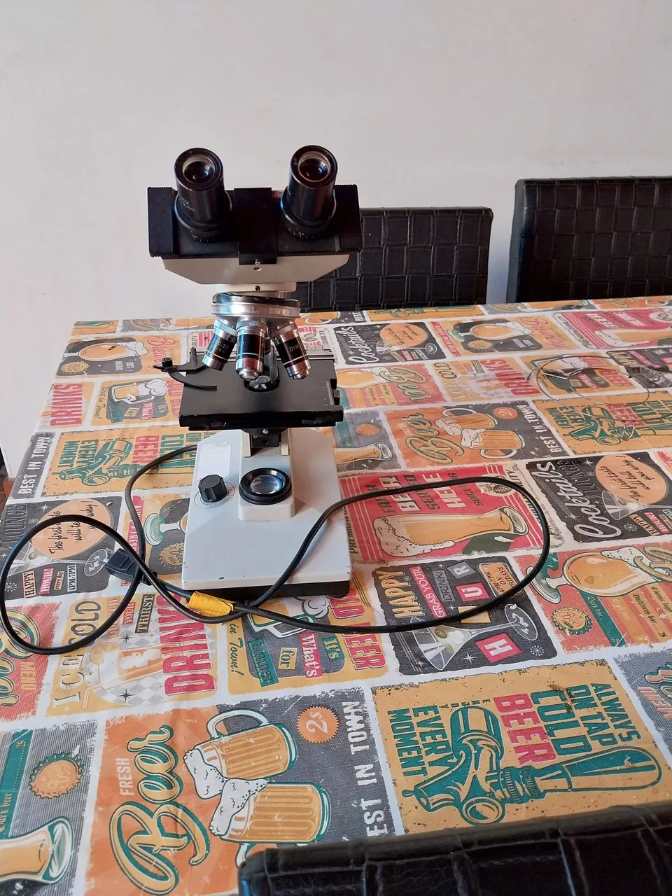 Microscópio de Laboratório Completo