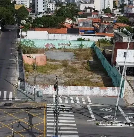 ALUGA-SE TERRENO NO BAIRRO JOAQUIM TÁVORA