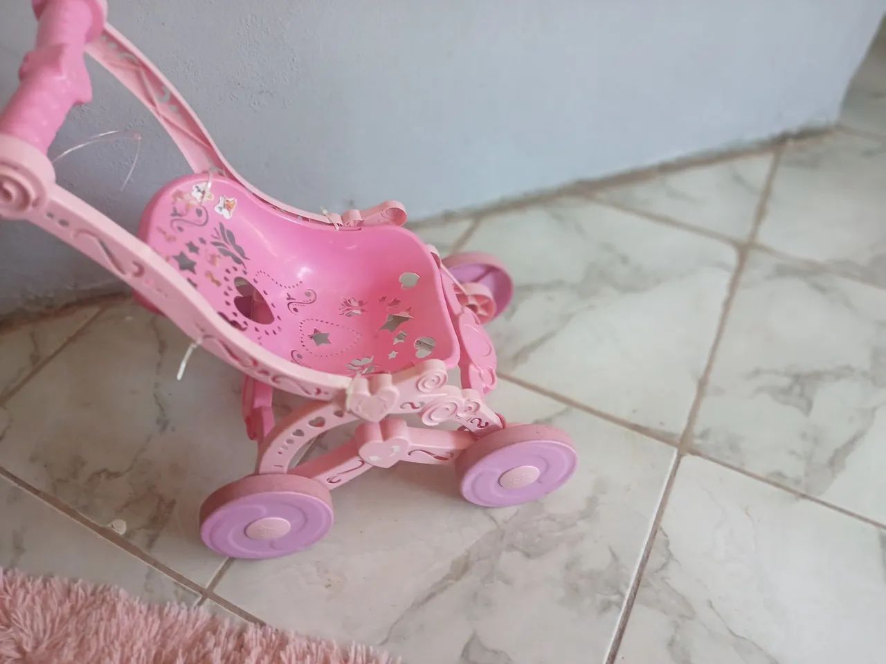 Carrinho de boneca 