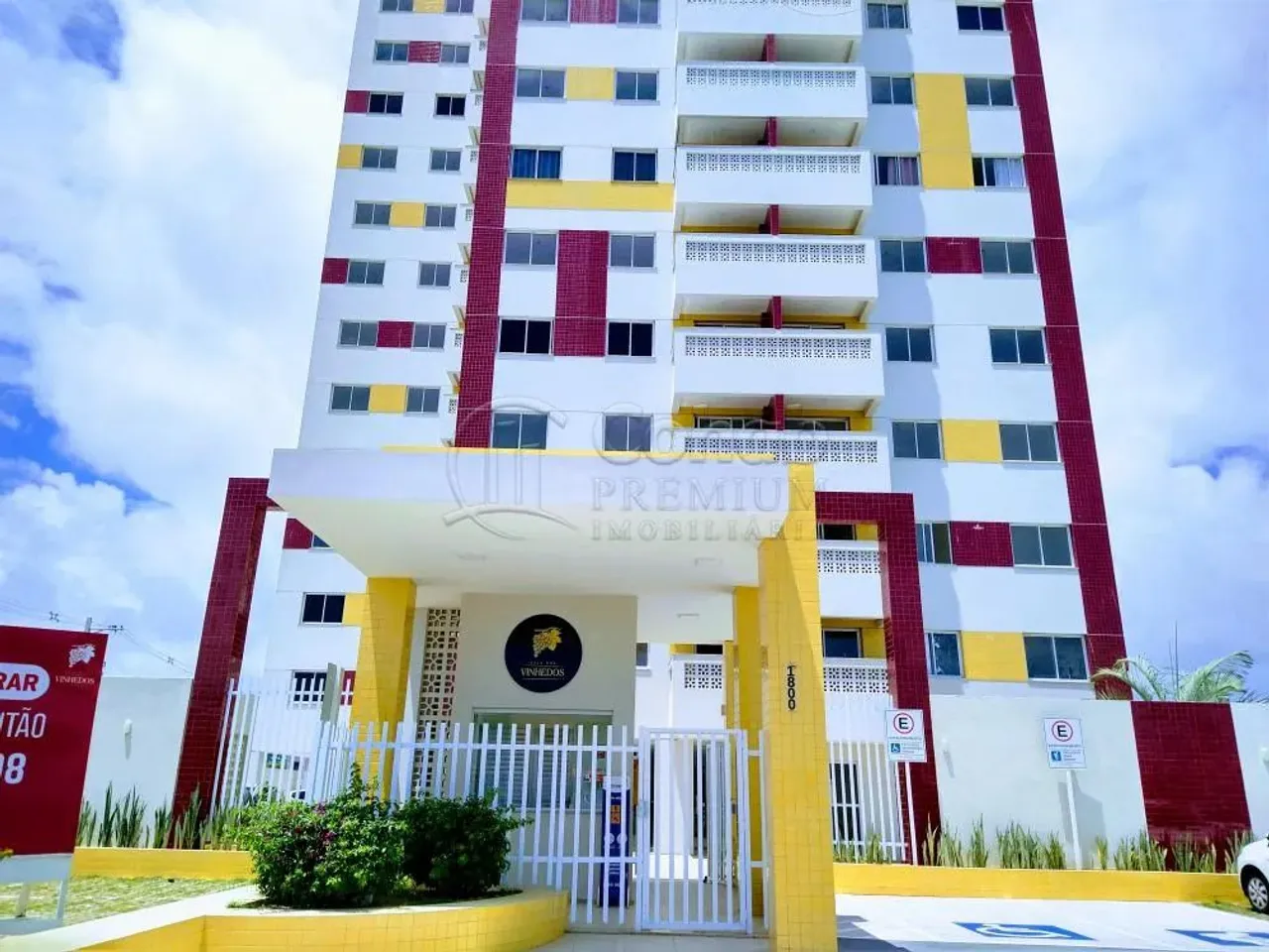 Apartamento com armários no Cond. Vale dos Vinhedos, localizado na Av. Augusto franco, bai