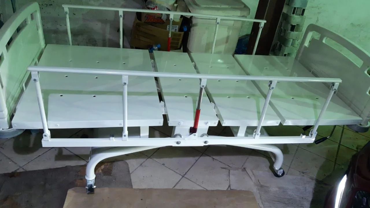 Cama Hospitalar 3 posições,com colchão azul,1999 reais.impecavel. - Foto 3
