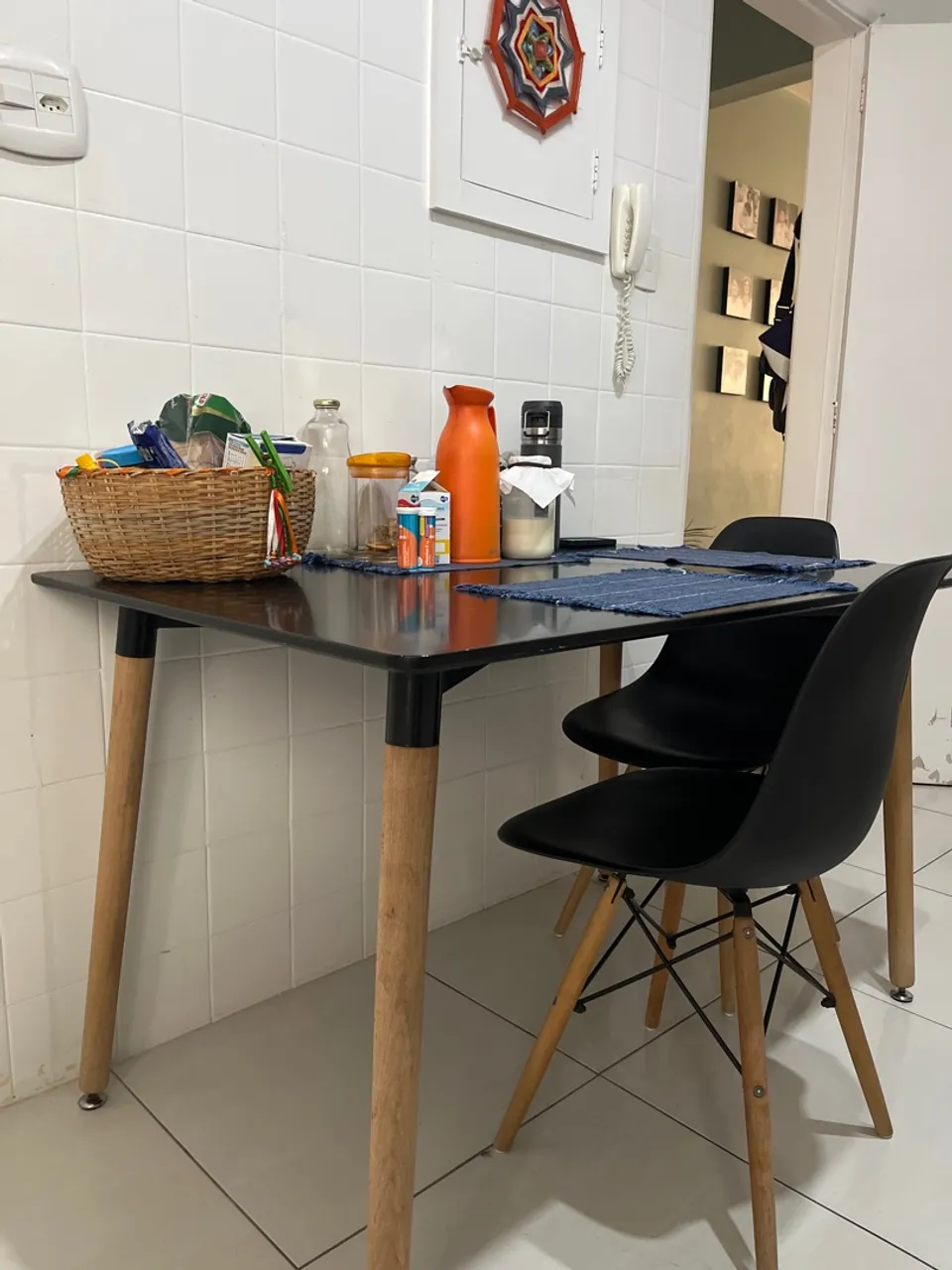 Mesa de Jantar Preta Paris com Tampo de Madeira