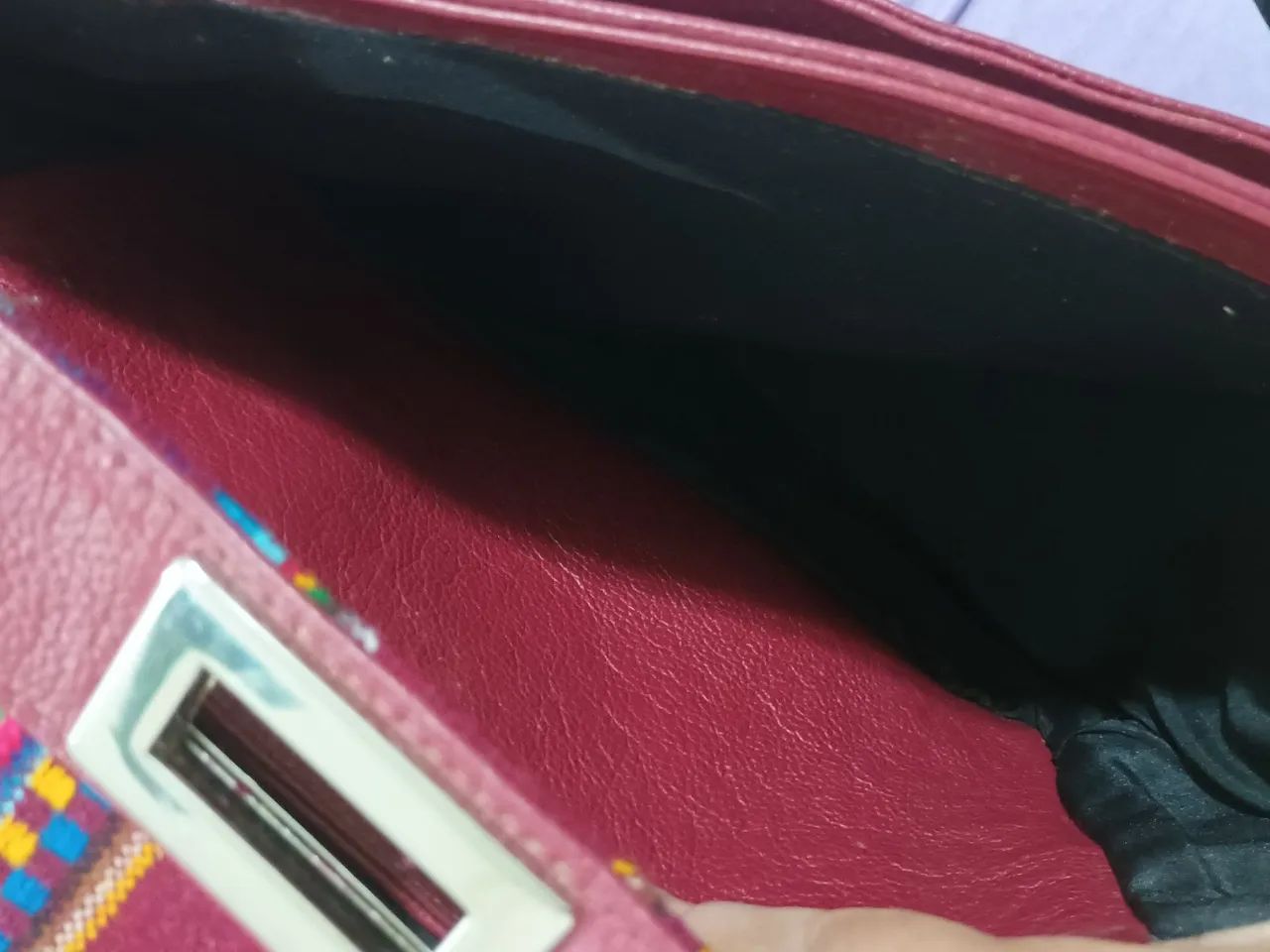 Bolsa de Couro com Detalhes Étnicos - Foto 2