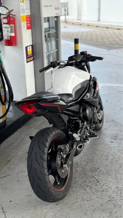 Moto Yamaha XJ6 Branca - toda original - Foto 4