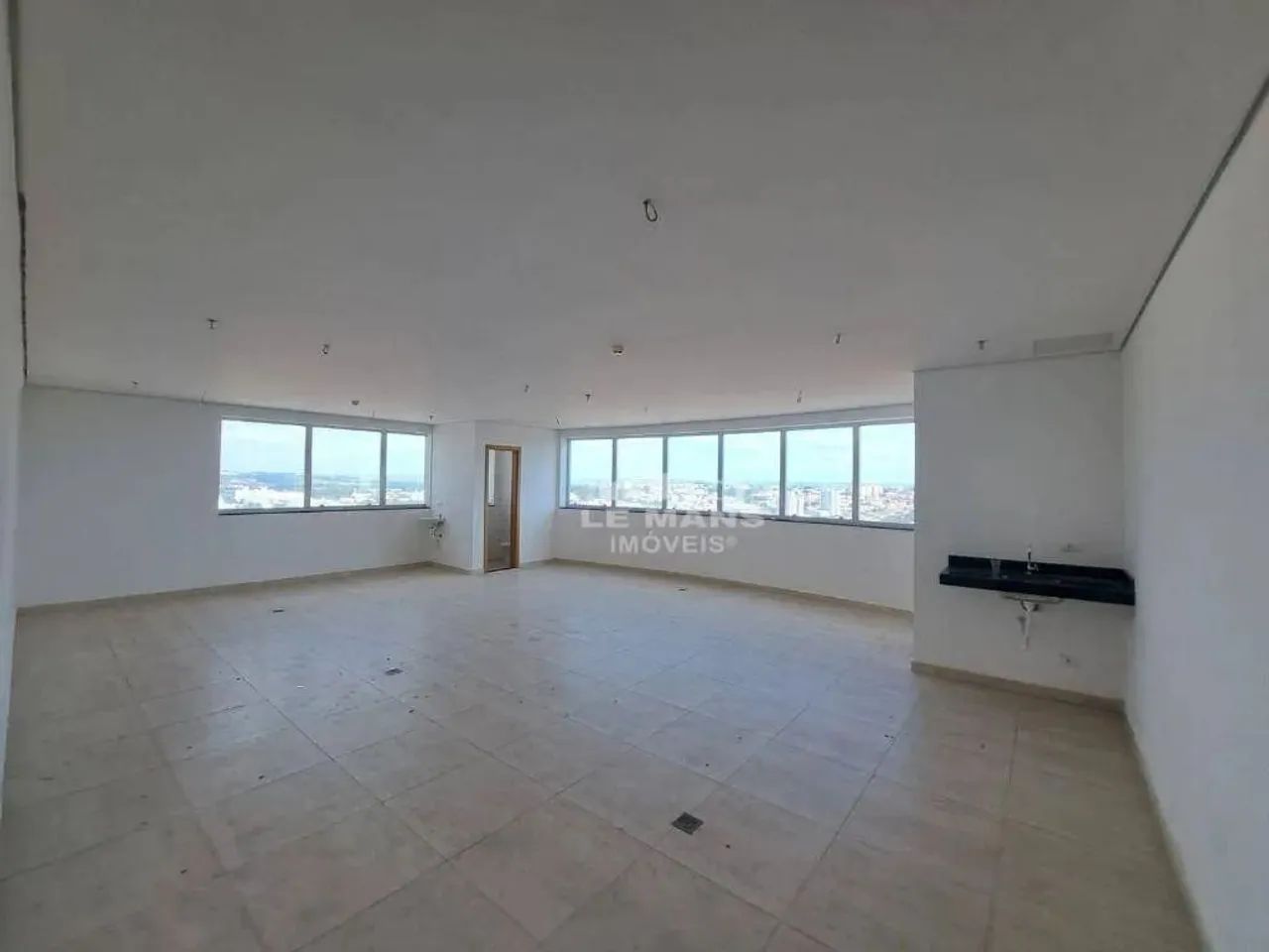 Sala comercial para alugar no Edifício Mario José Ronsini, no bairro Alto em Piracicaba - 