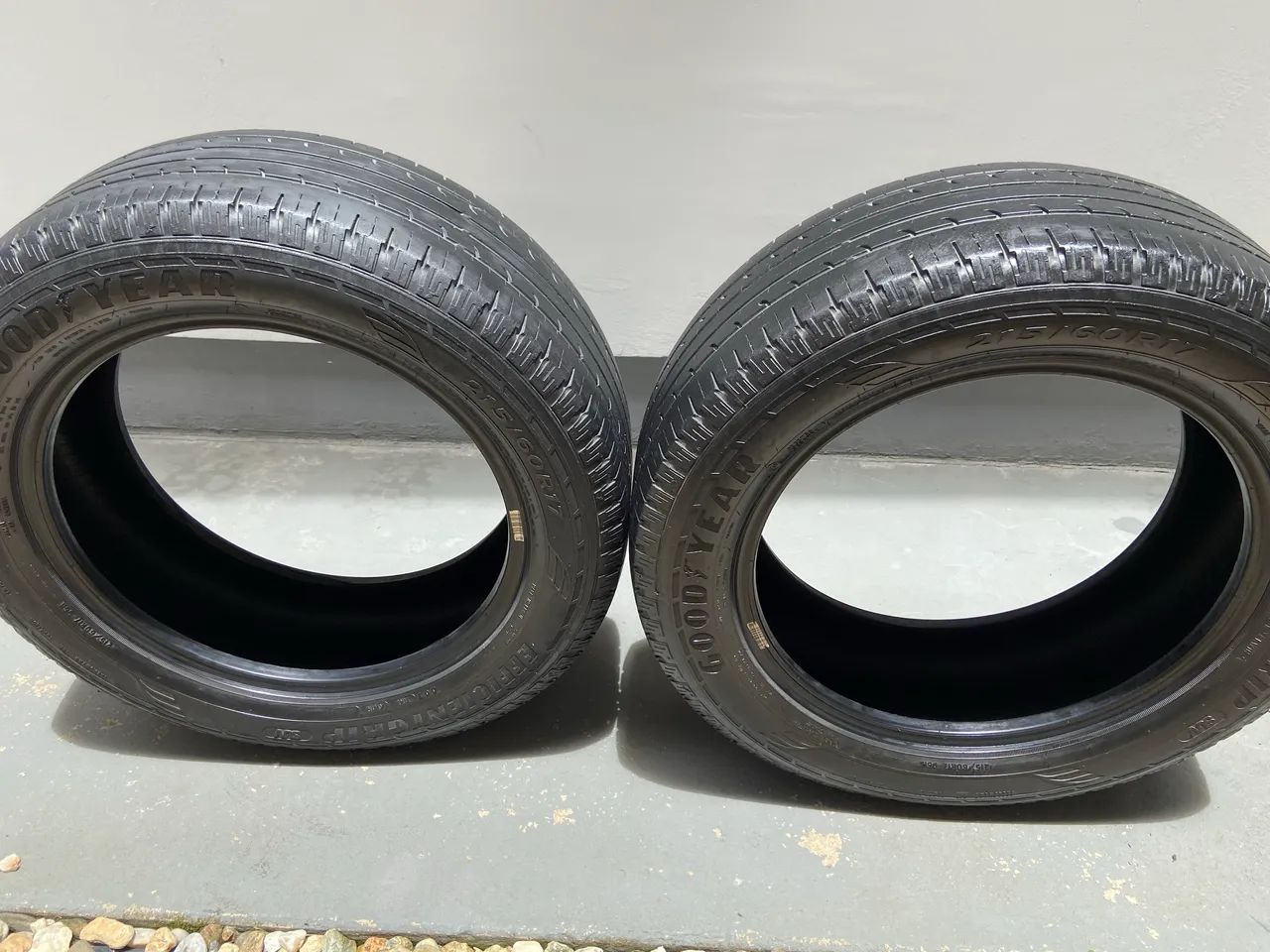 Par de Pneus GoodYear 215/60R 17  - aceito proposta