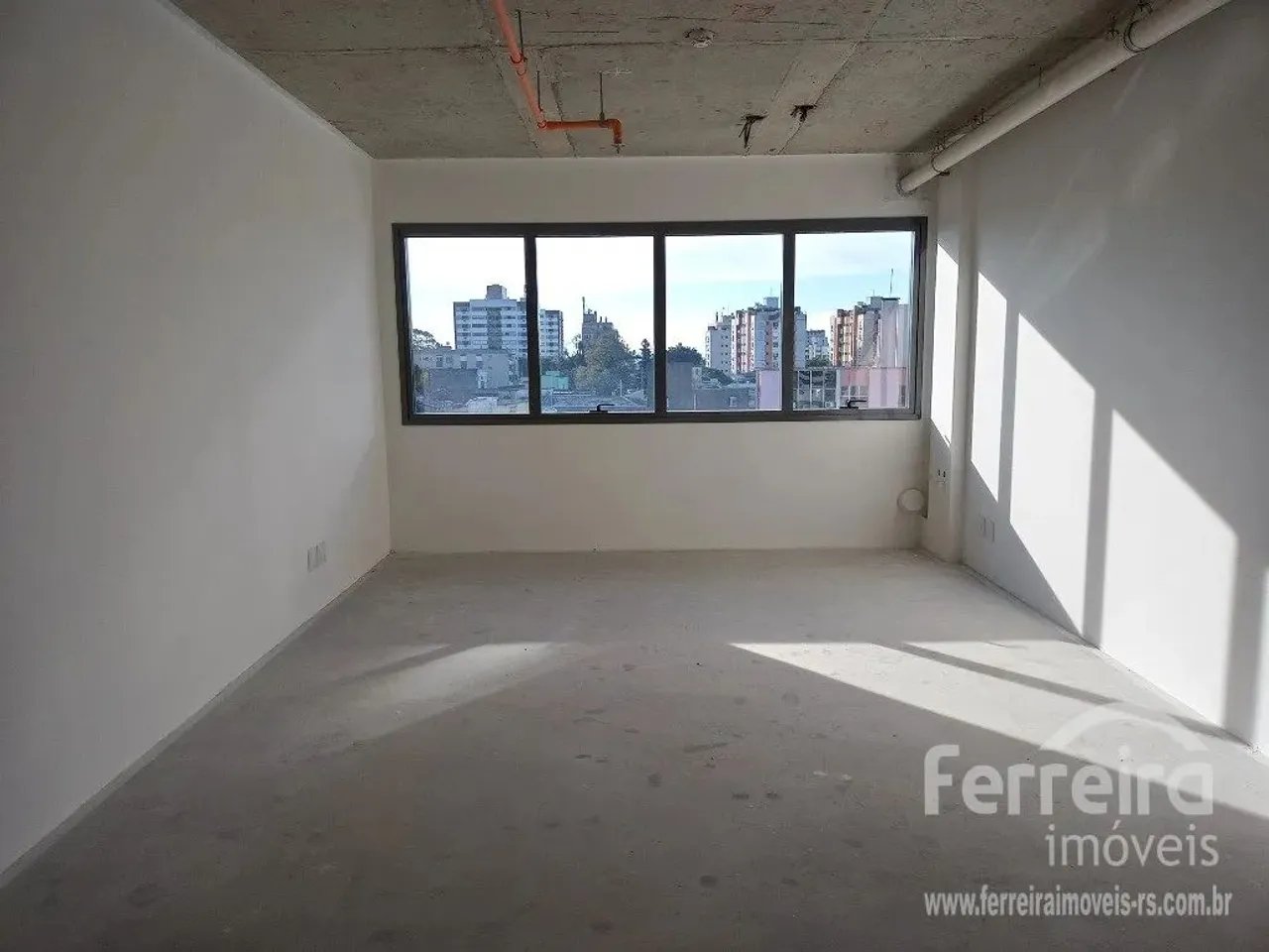 Escritório para Aluguel no Bairro Cristo Redentor com 30 m² de Área Útil Disponível