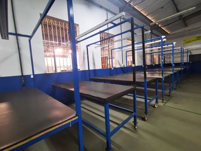 Bancada Industrial C/ Rodízios/Iluminação/tomada/fiação 2,5m X 2,45m X 1m - Foto 4