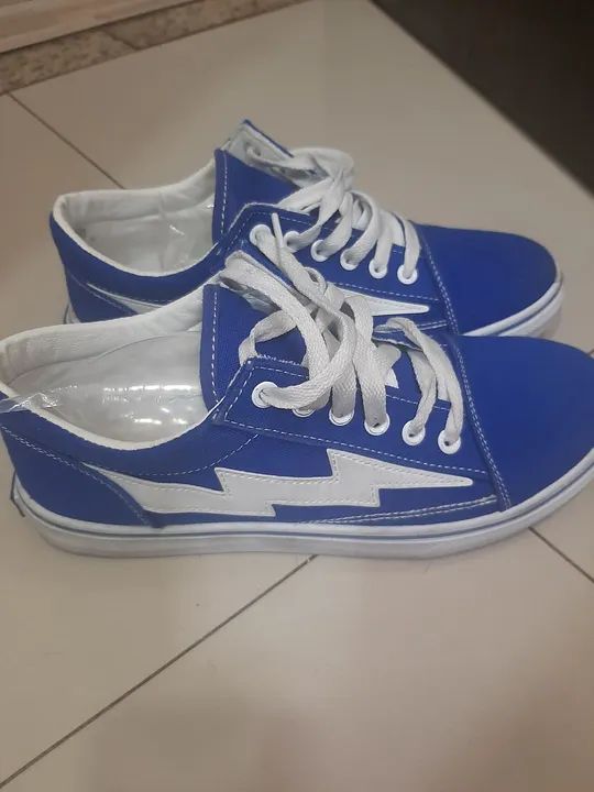 Tênis skatista azul relâmpago importado 