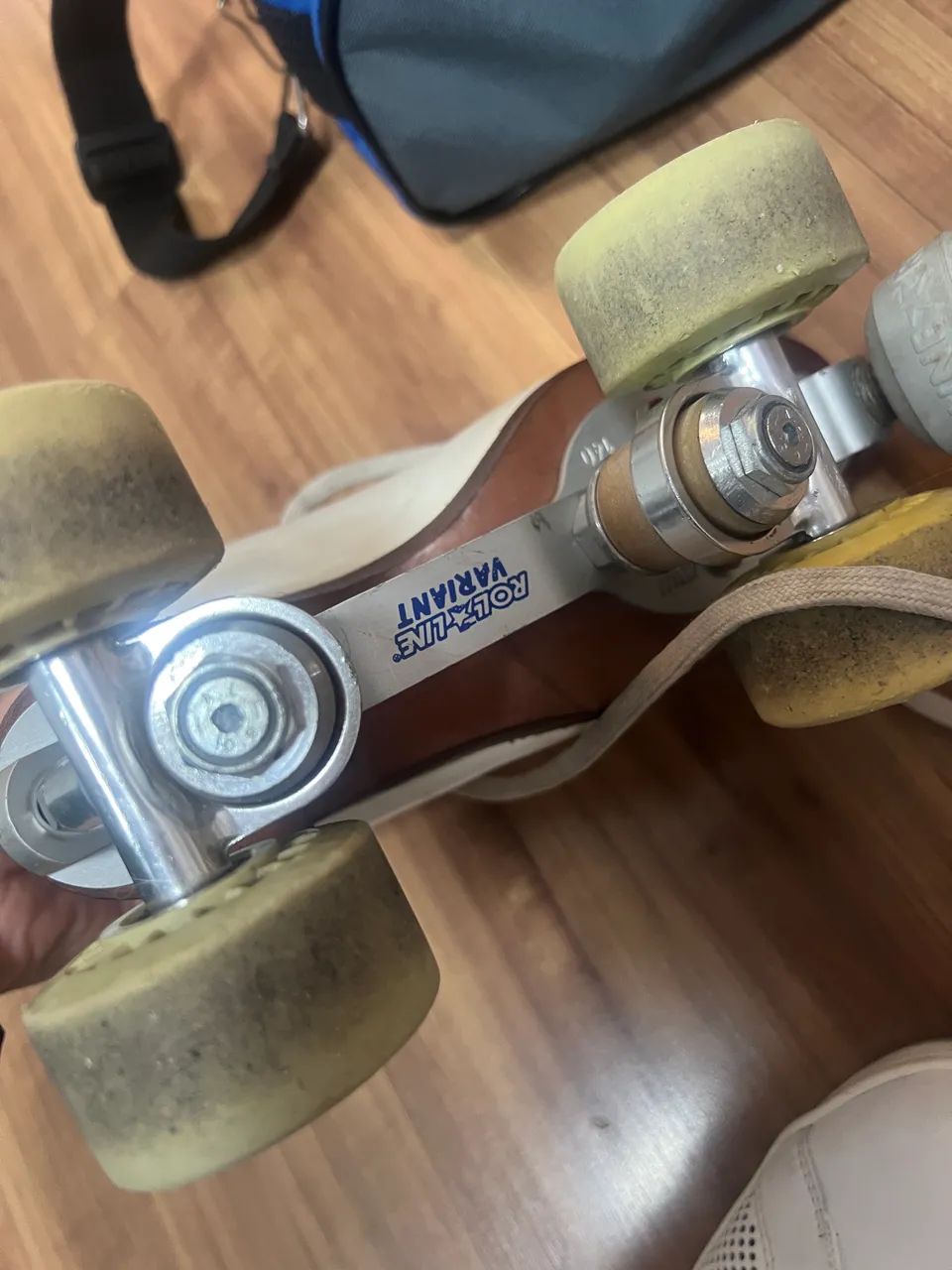 Patins base italiana variant com bota americana número 35 com mochila em bom estado.  - Foto 3