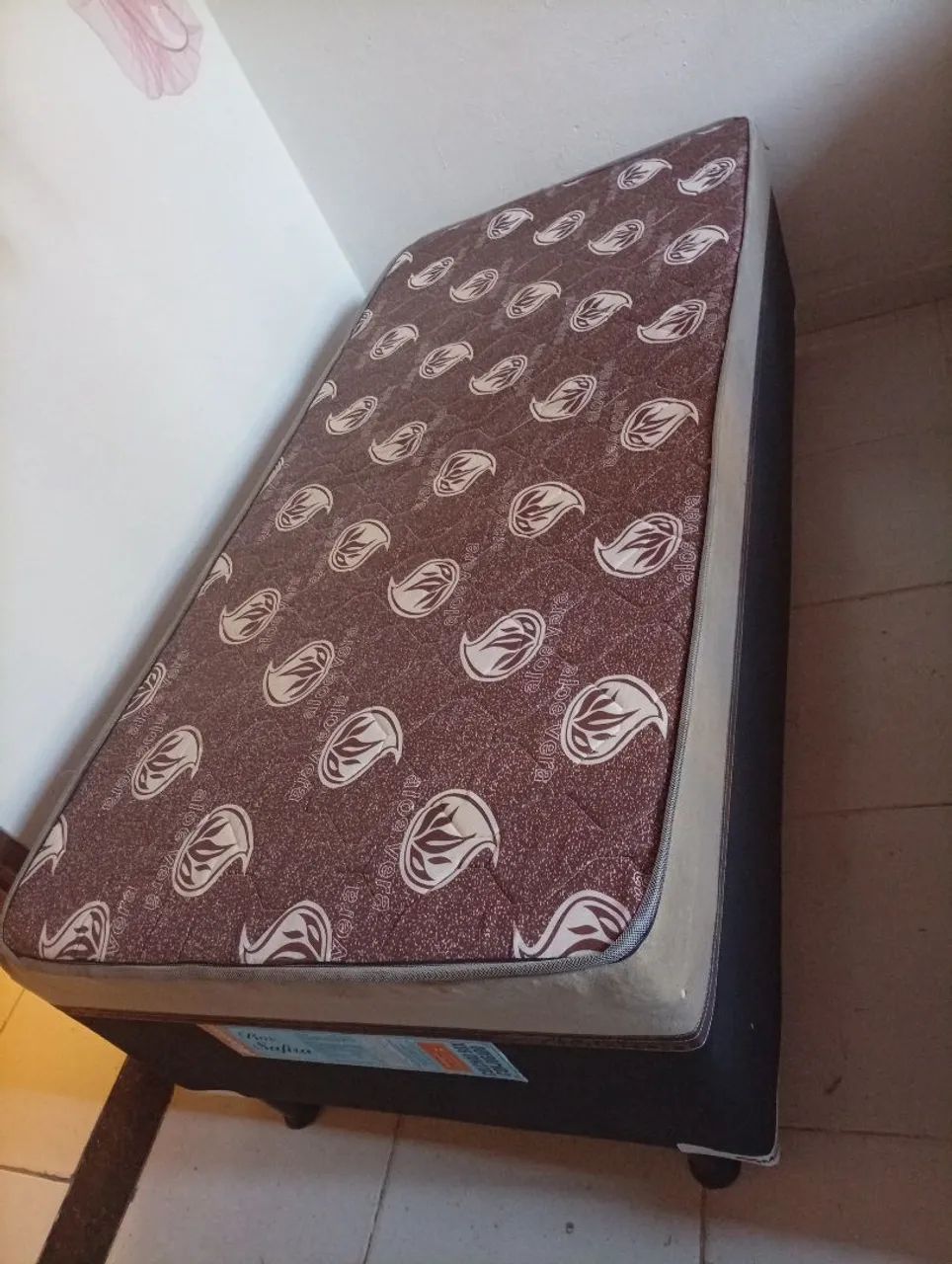 Cama de solteiro semi nova 