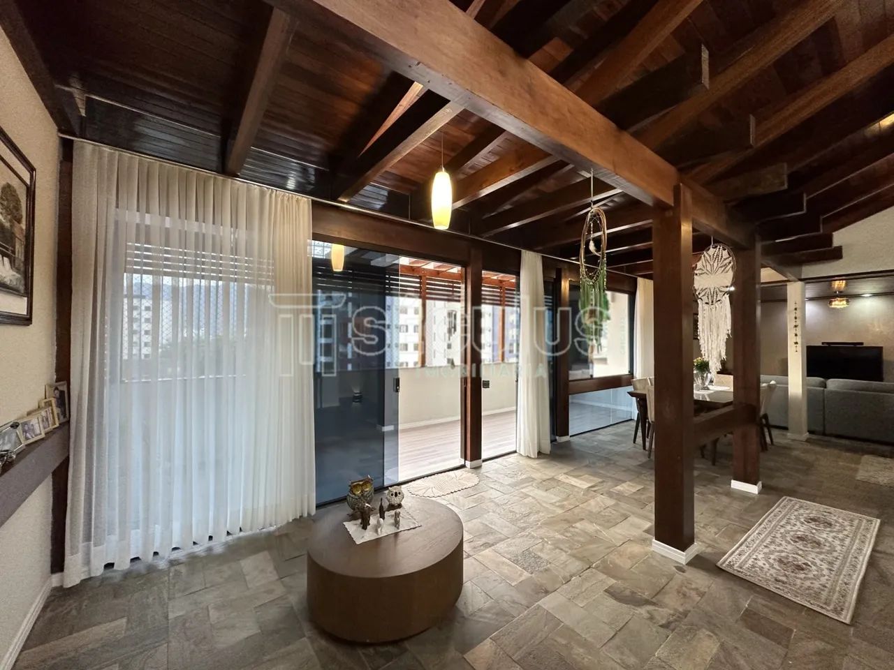 EXCELENTE APARAMENTO DUPLEX NO CENTRO