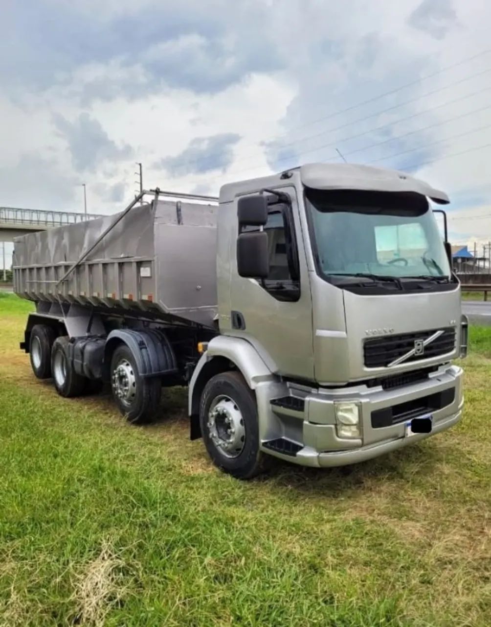 Volvo VM 260 8x2  2011 Caçamba - Foto 2