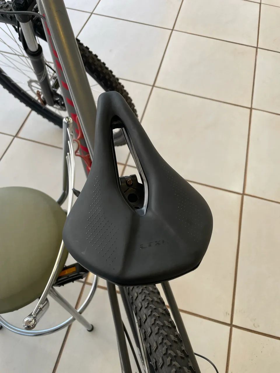 Bicicleta Specialized Rockhopper - Aro 19 - Foto 2