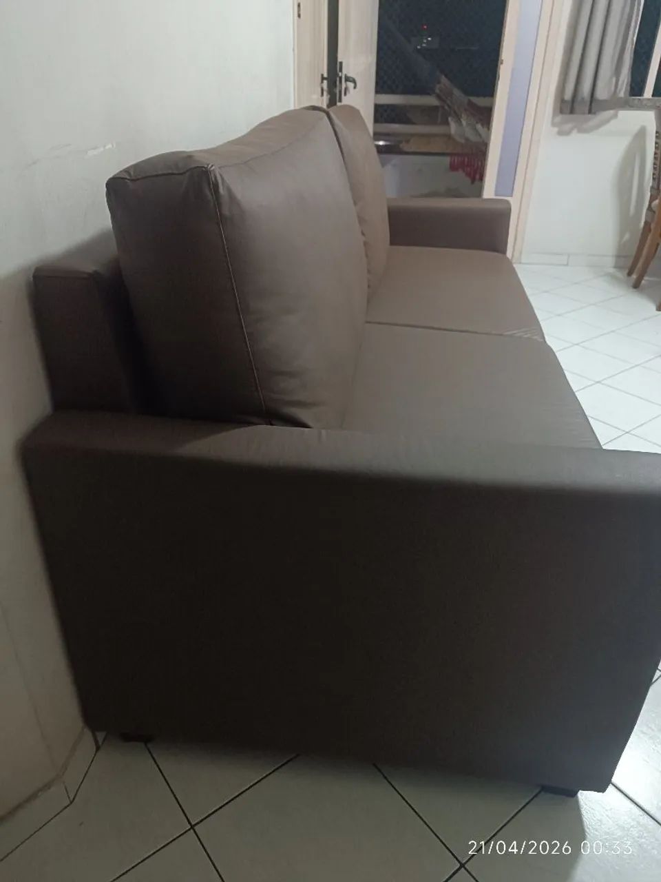 Sofá de courano novíssimo432959135449108481