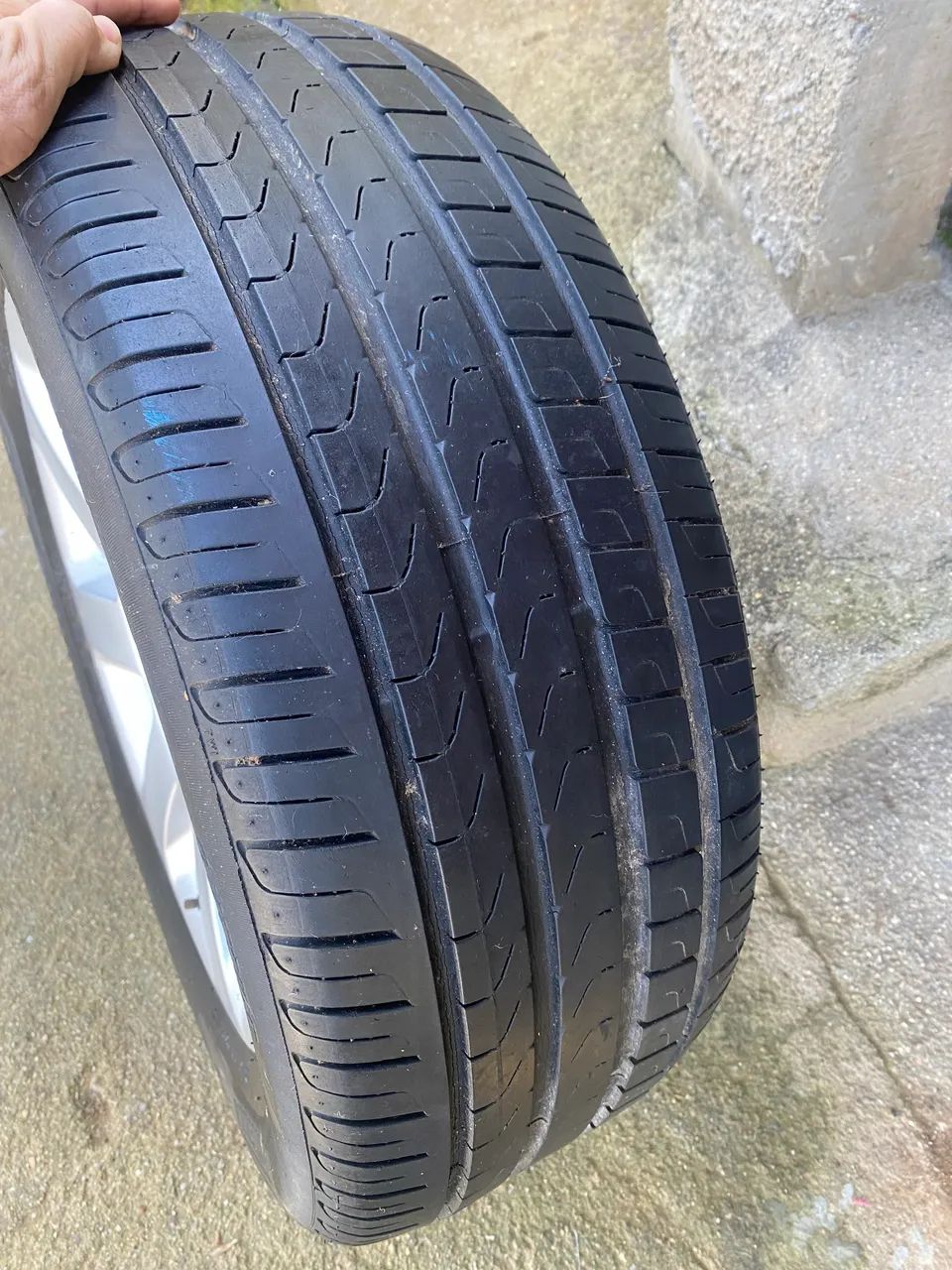Vendo jogo de rodas com pneus aro 16BMW 225/55 - Foto 3