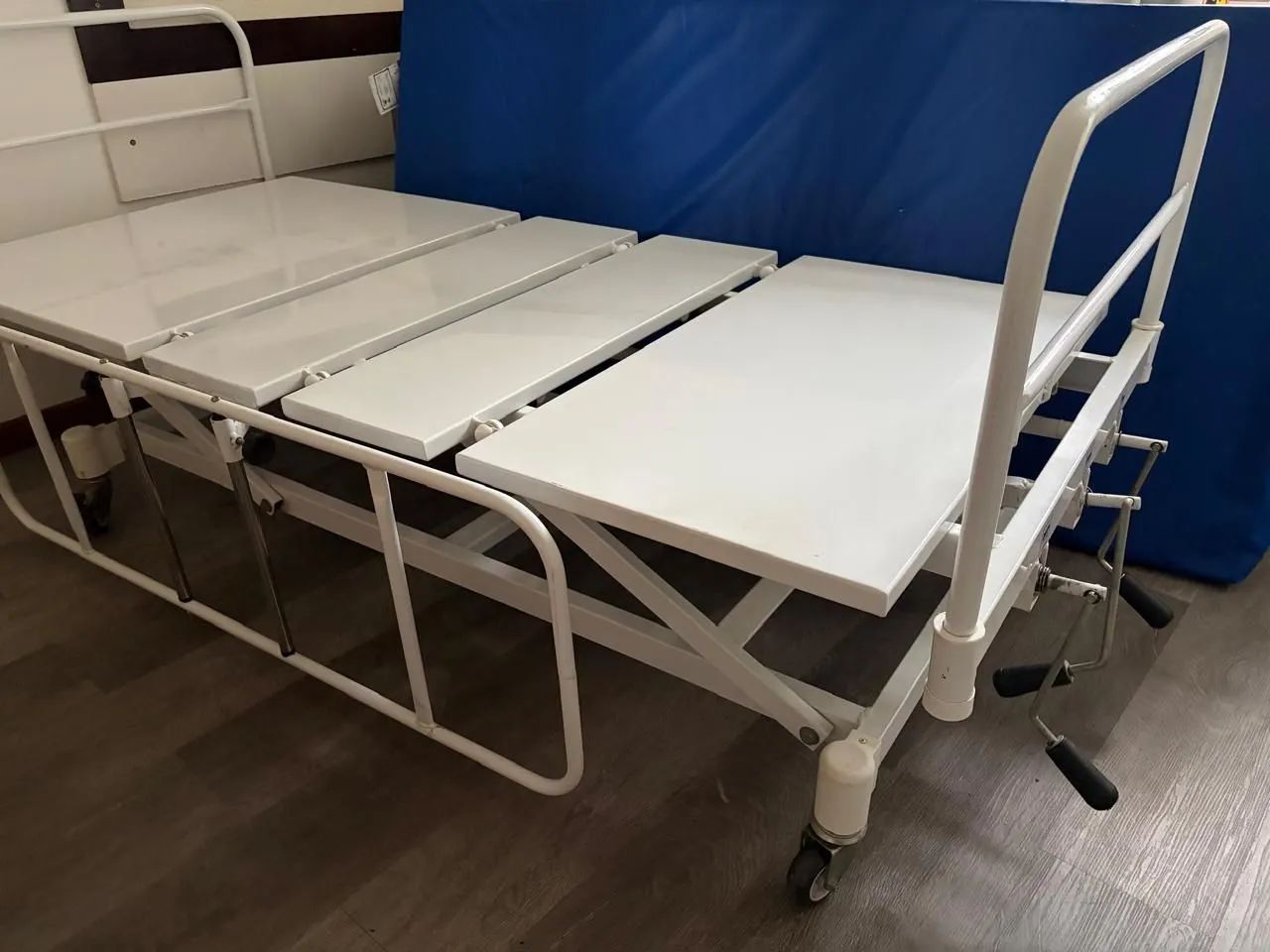 CAMA HOSPITALAR COM COLCHÃO IMPERMEÁVEL 