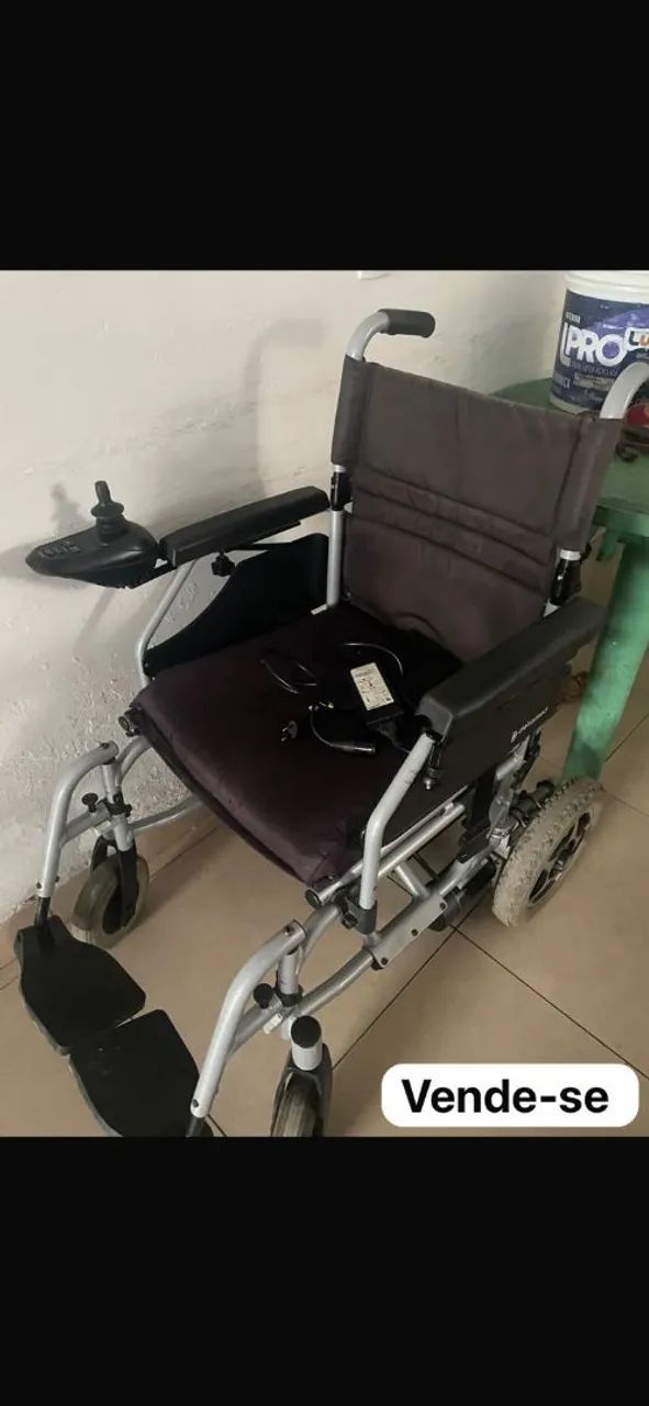 Cadeira de rodas motorizada 