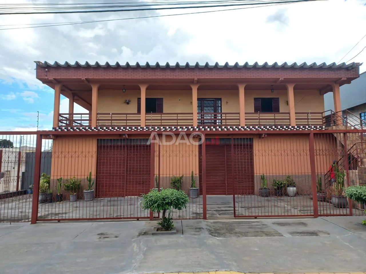 Sobrado comercial e residencial à venda no Jardim Helvécia, Aparecida de Goiânia, com 482 