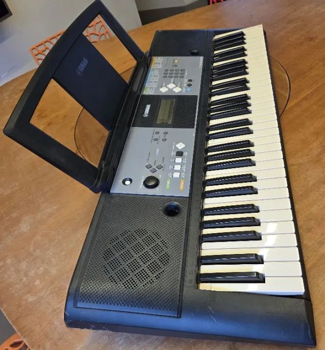 Teclado Musical Yamaha PSR-E233 - Foto 4