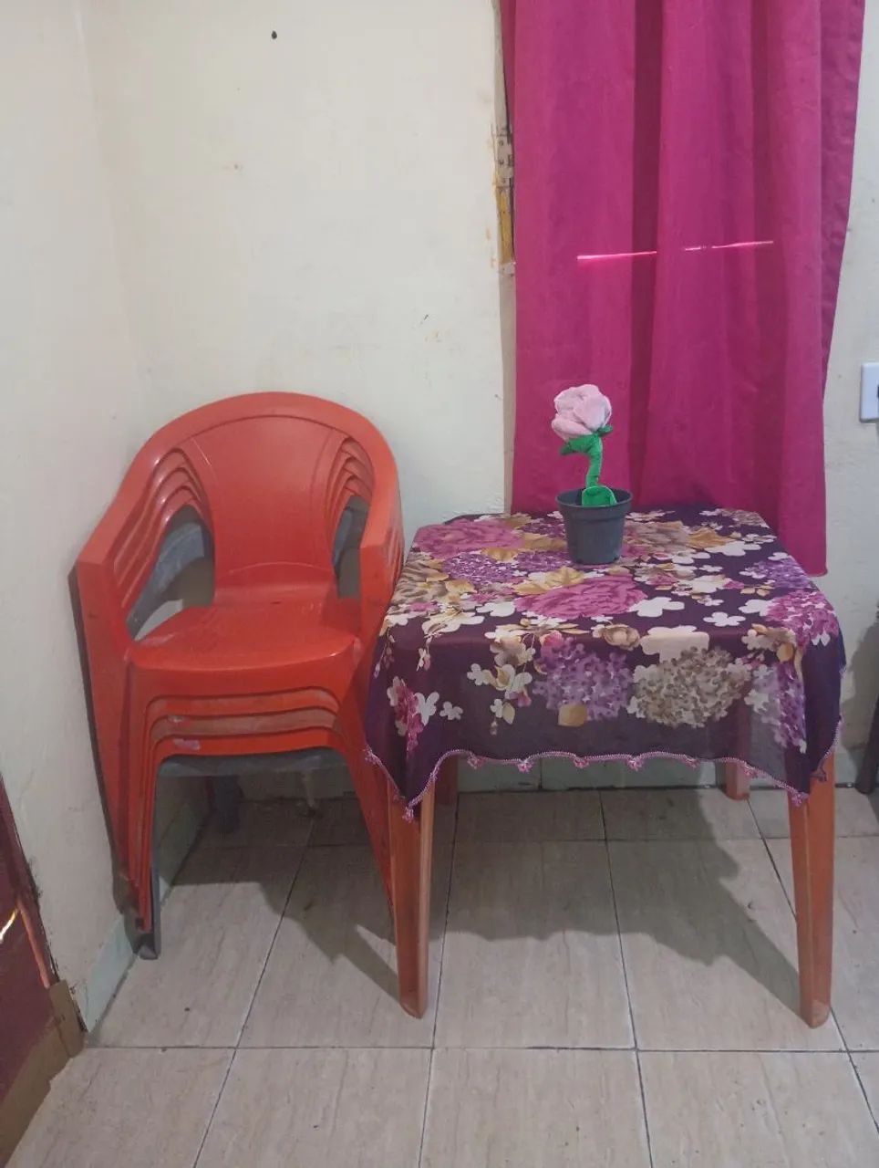 Vendo mesa e colchão. 