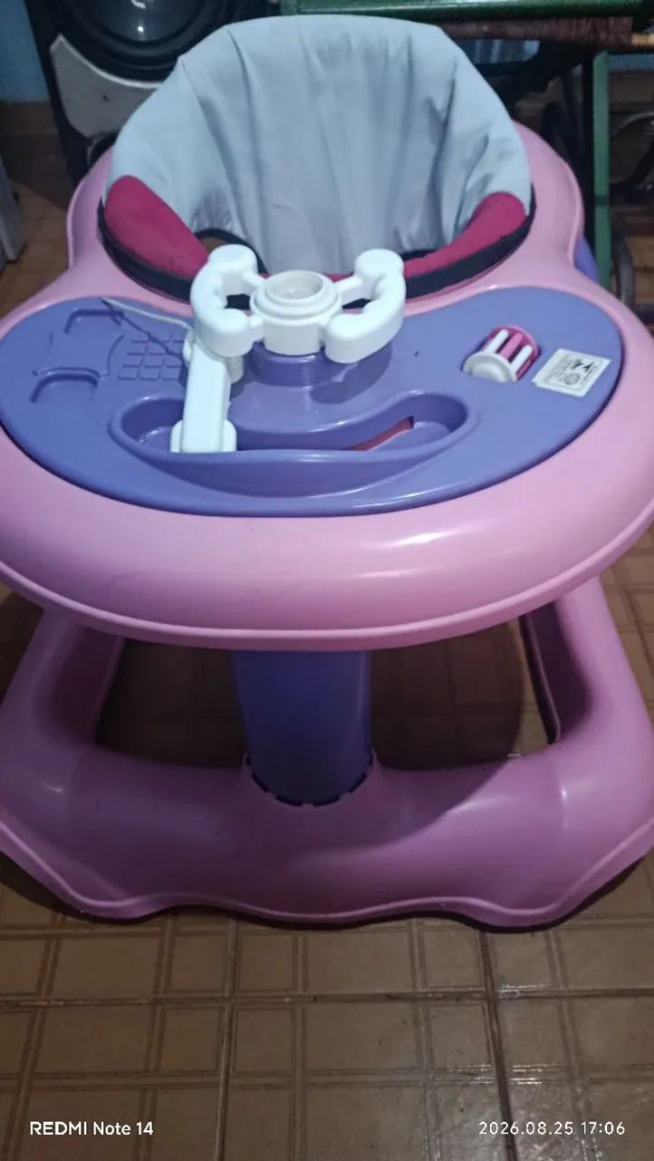 Vendo cadeirinha fibratoria e andajar 