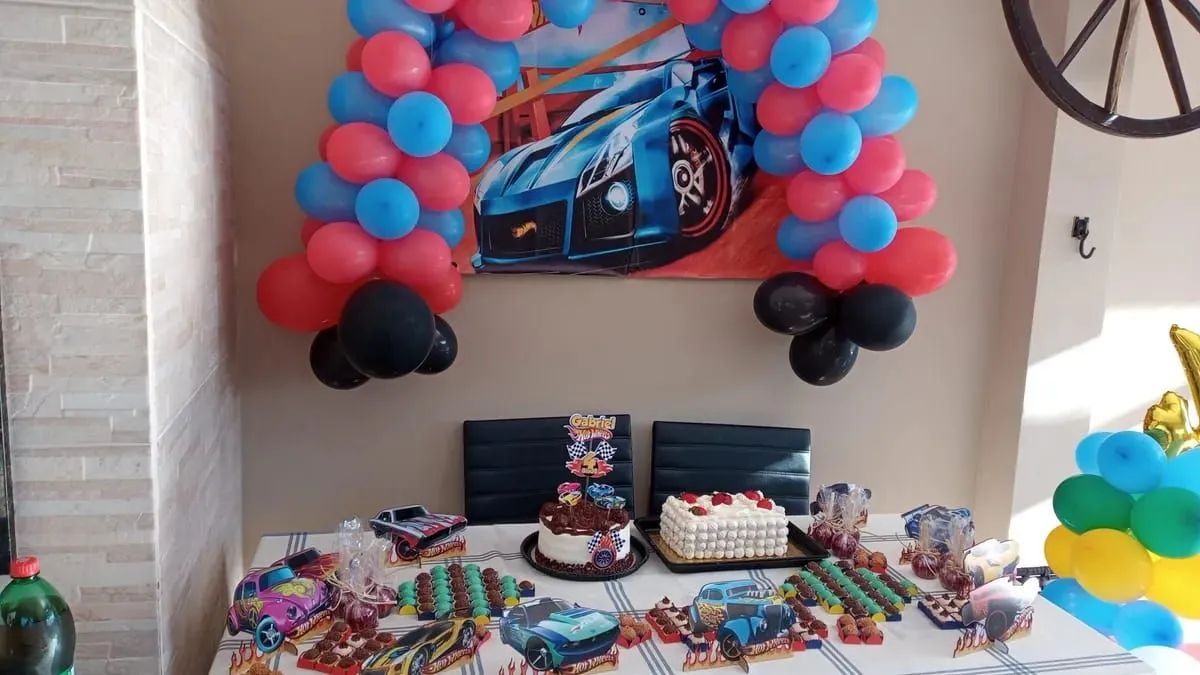 Kit display hot Wheels para festa - Foto 5