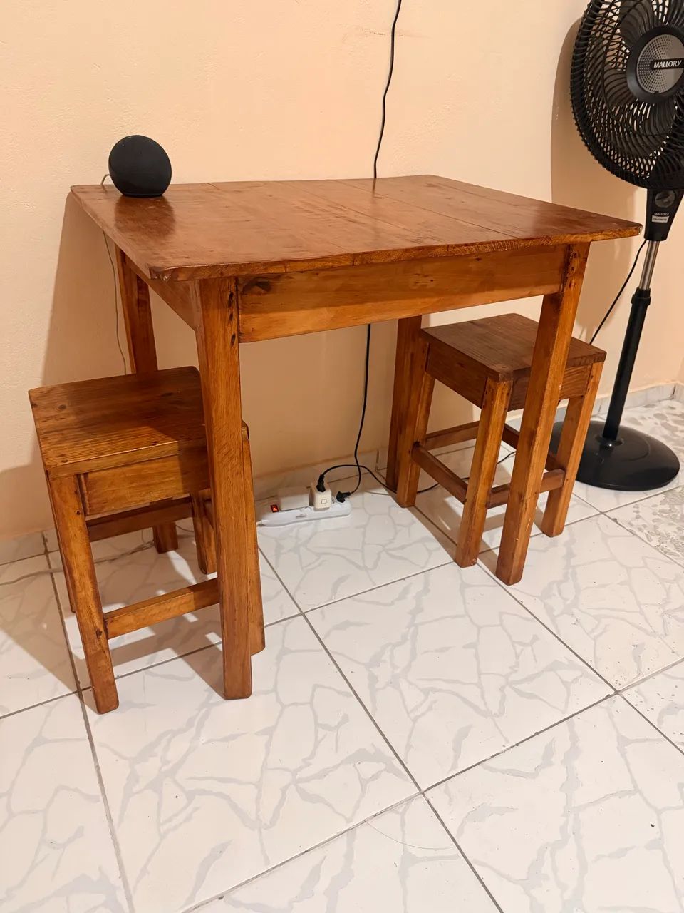 Mesa de madeira com bancos - Foto 3