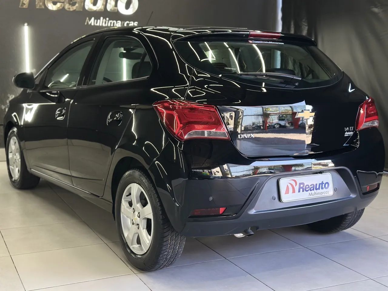 Chevrolet Onix Hatch LT 1.4 8V Flex Mec. 4P 2019 - Foto 4