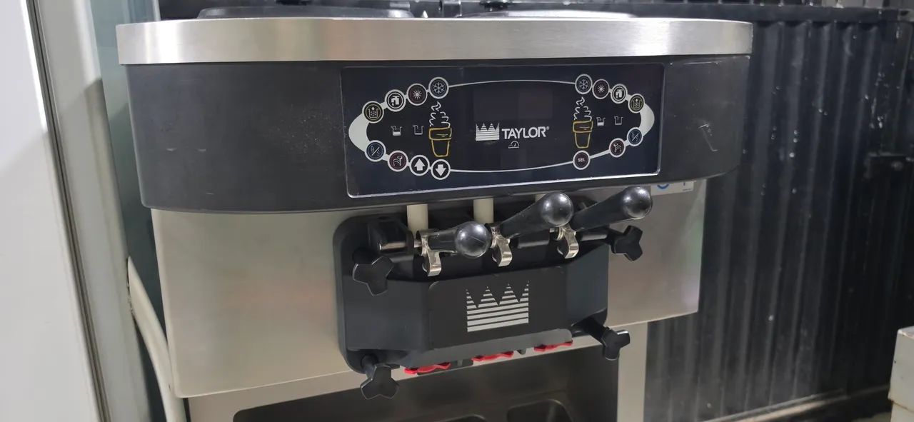 Máquina de sorvete Taylor C716