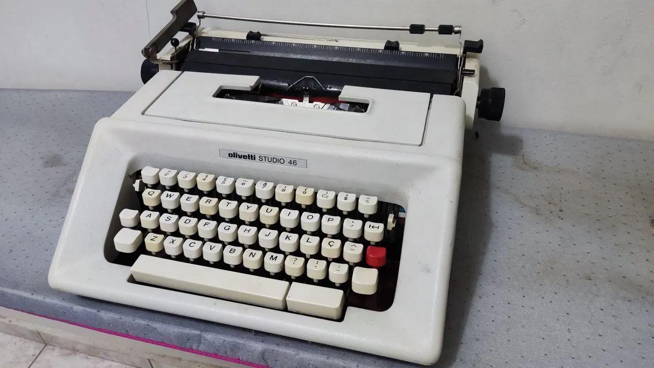 Máquina de Escrever Olivetti Studio 46 Relíquia Funcionando Perfeitamente