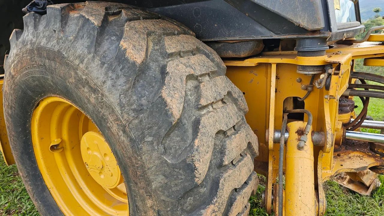 Retroescadeira JD 310L 2020 4x4 cabinada 3.700h único dono, em perfeito estado - Foto 4