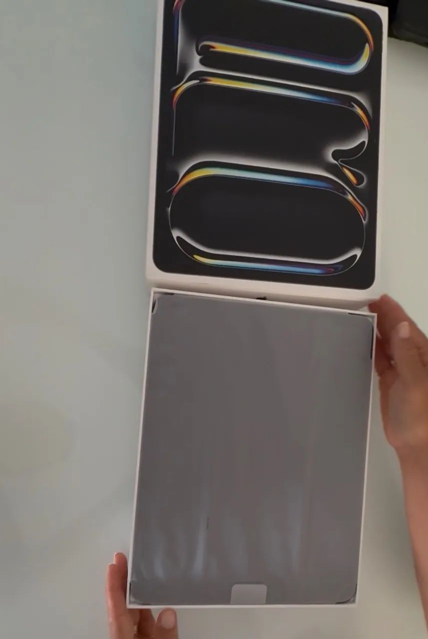 iPad Pro 13 Polegadas Wi-Fi + Cellular (512GB) - Preto - Tablets e