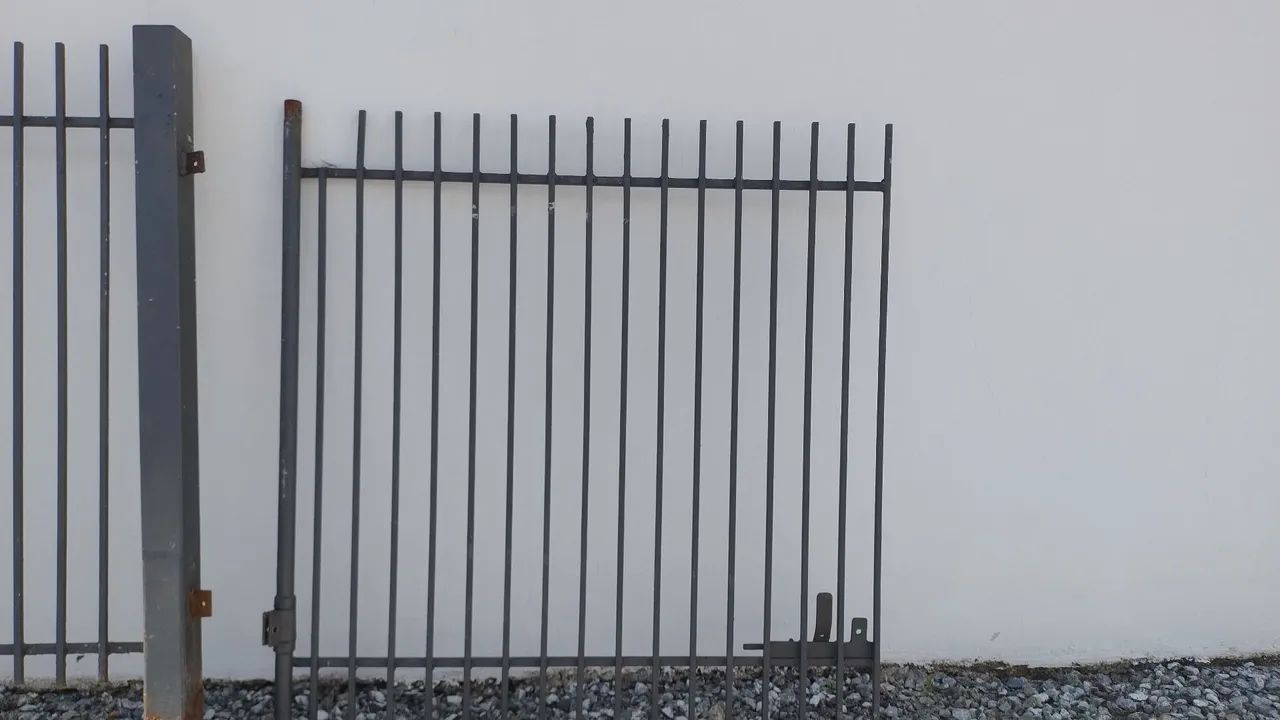 Grade com portão  - Foto 3