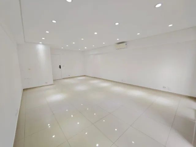 Linda Sala Comercial no Centro 45m2 edifício alto padrão com Ar Condicionado - Foto 2