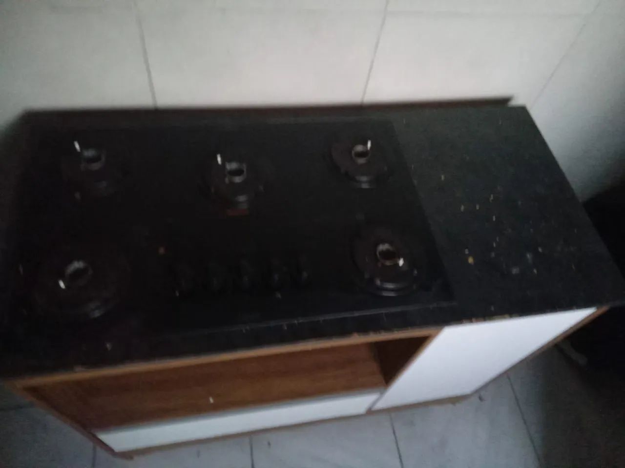 Móvel com Cooktop e geladeira 